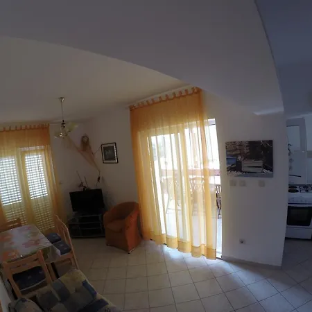 Apartman Lara *